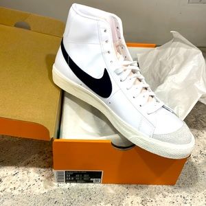 BNIB Mens Nike Blazer Mid ‘77 Vintage sneaker size 11